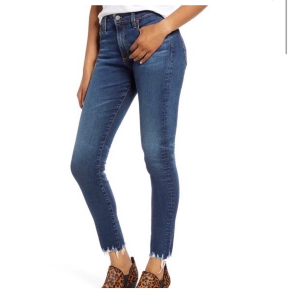 AG Adriano Goldschmied
Blue Medium Wash Farrah High Rise Ankle Chewed Hem 26R